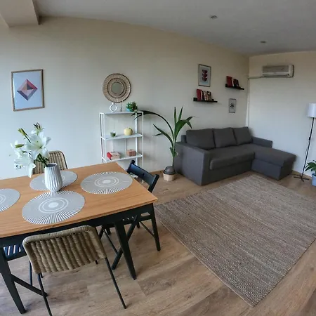 By The Cathedral, 1 Bed Flat Warna