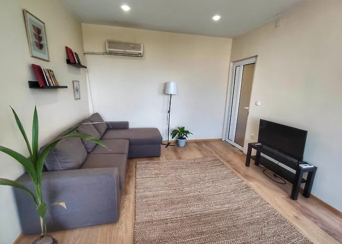 By The Cathedral, 1 Bed Flat شقة فارنا