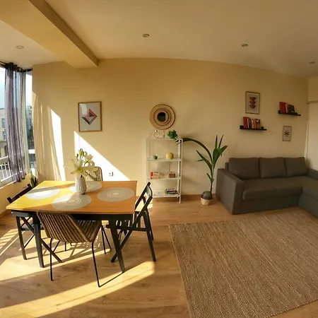 By The Cathedral, 1 Bed Flat דירה