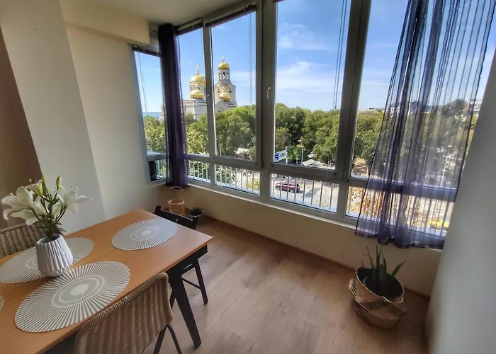 By The Cathedral, 1 Bed Flat וארנה