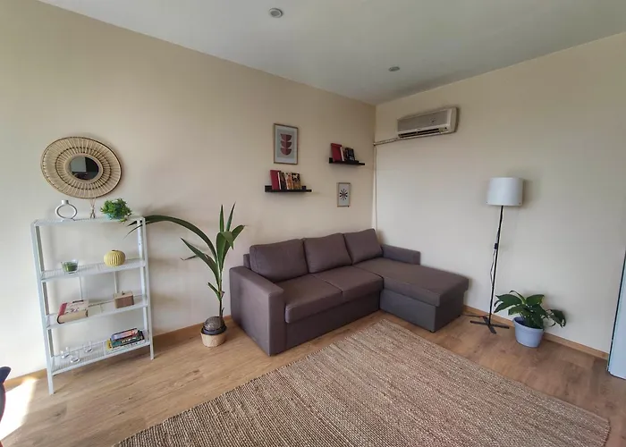 By The Cathedral, 1 Bed Flat *